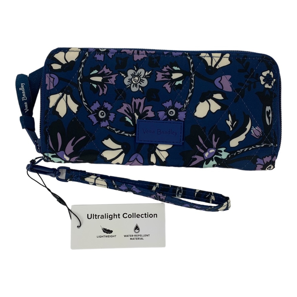 NWT VERA BRADLEY ULTRALIGHT RFID ACCORDION WRISTLET (FLEUR MEDALLION)